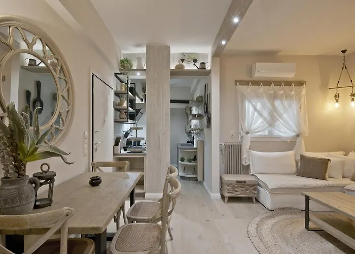 Stylish Apartment At Pagrati