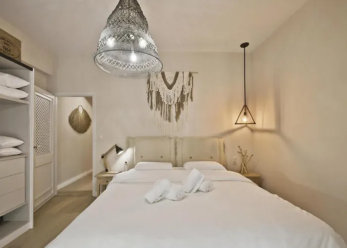 Stylish Apartment At Pagrati